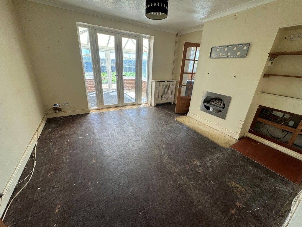 Property photo 2 of 16 Living Room
