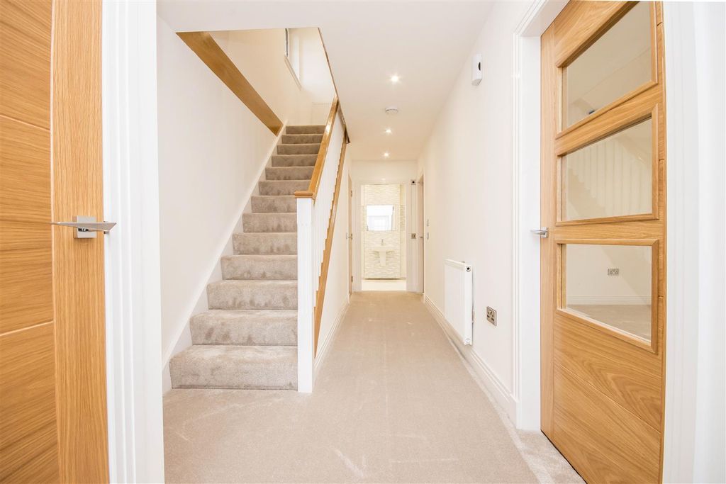 Property photo 2 of 10 Entrance Hall.Jpg