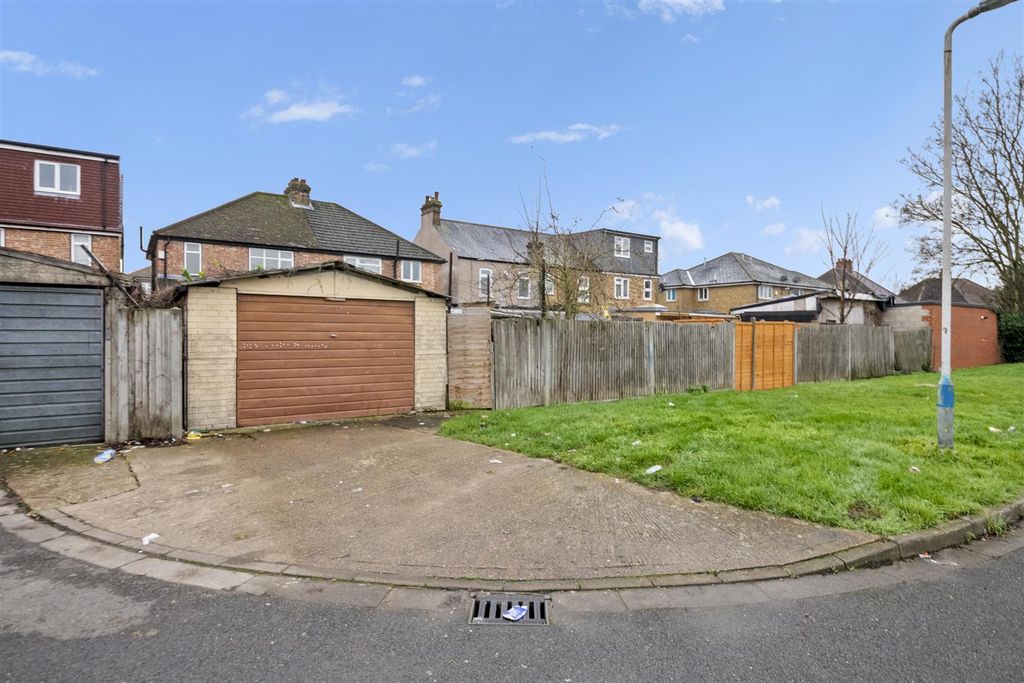 Property photo 2 of 14