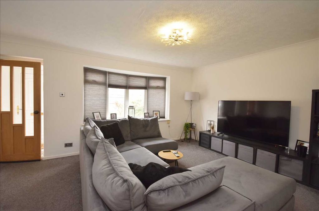 Property photo 2 of 12 Lounge