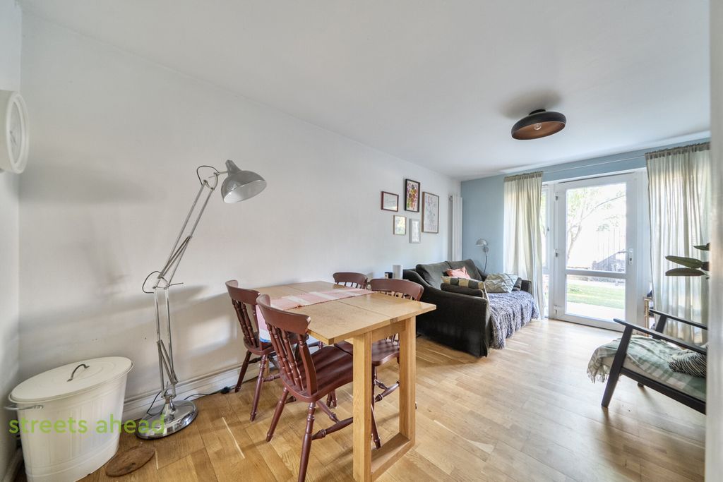 Property photo 2 of 17 00B19Dde-c869-41B...