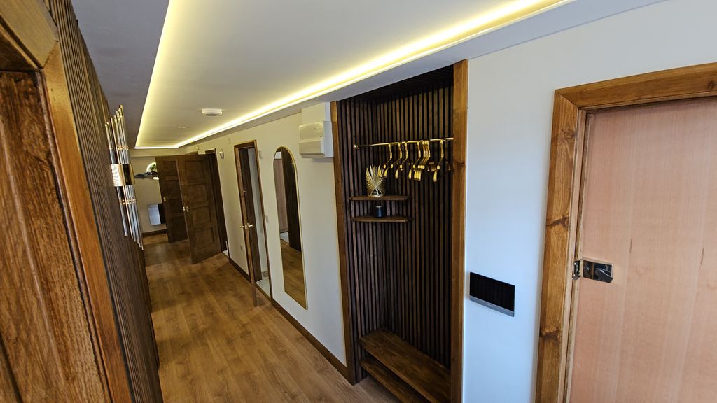 Property photo 2 of 12 Hallway