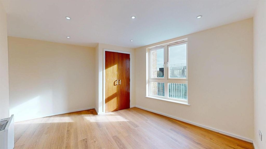 Property photo 3 of 19 690350139dc06356Da032d7F_3B7F4F29527Ae8E09cc870Af5