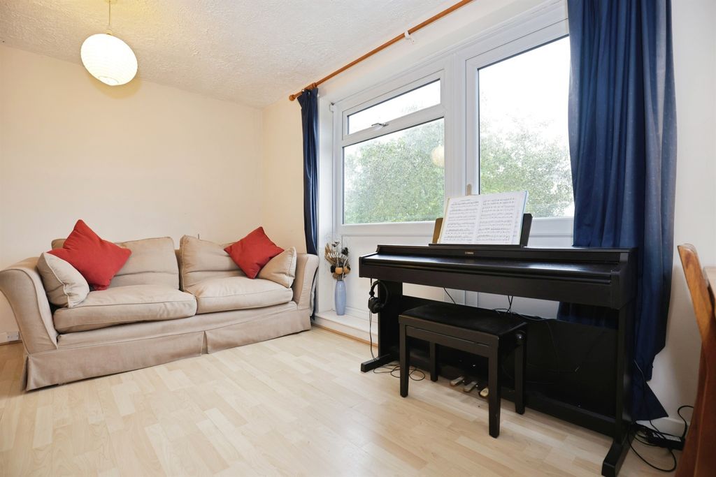 Property photo 3 of 8