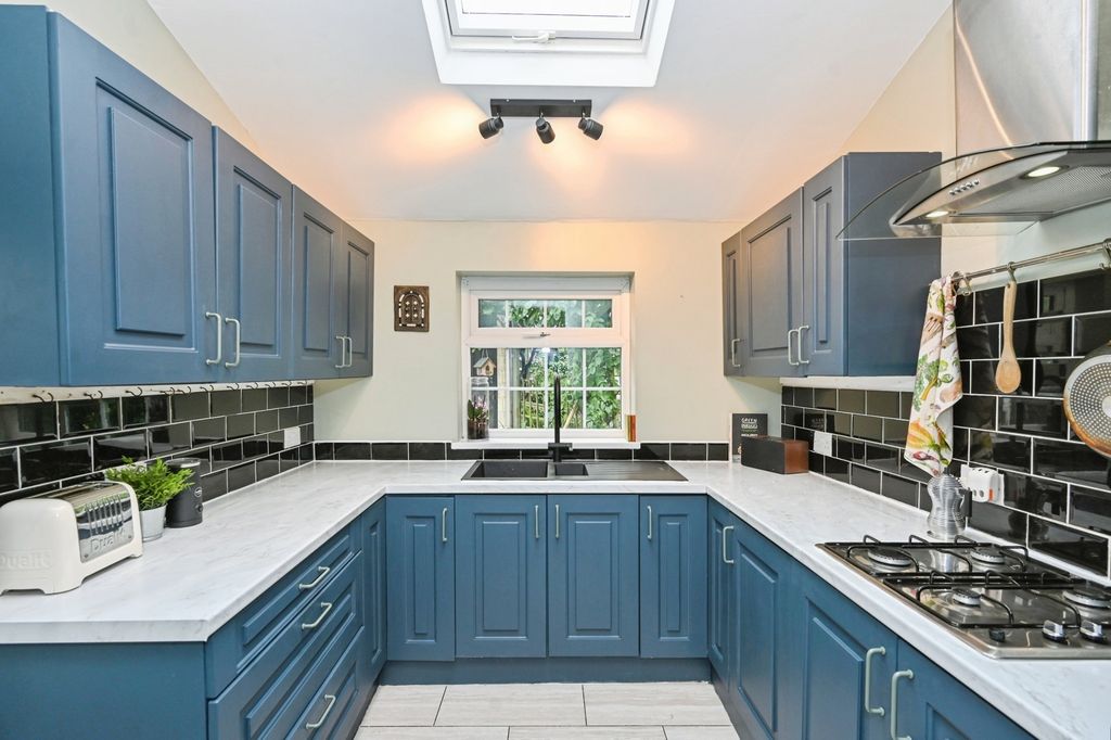 Property photo 3 of 22 Kitchen