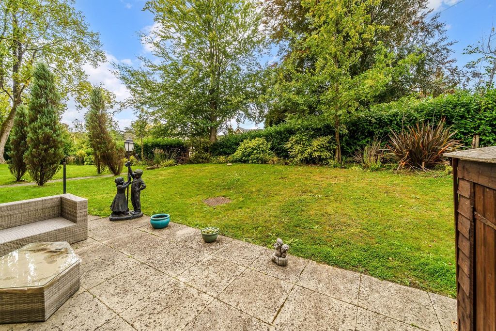 Property photo 2 of 13 Furze Hill Court (1).Jpg