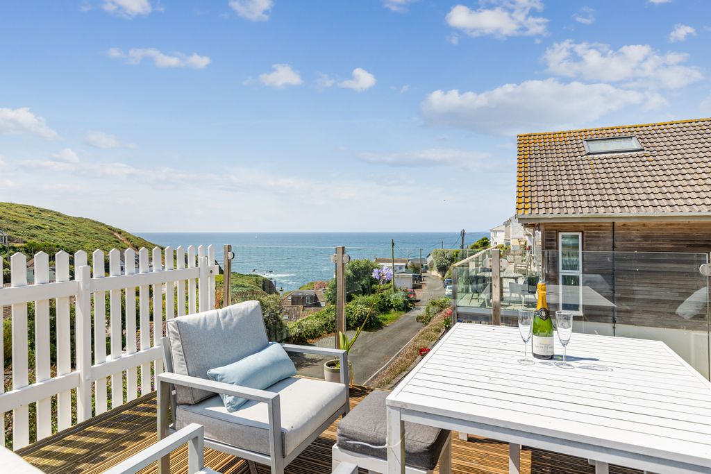 Property photo 3 of 31 A13 - 6 Furzehill Road Heybrook Bay - 250718