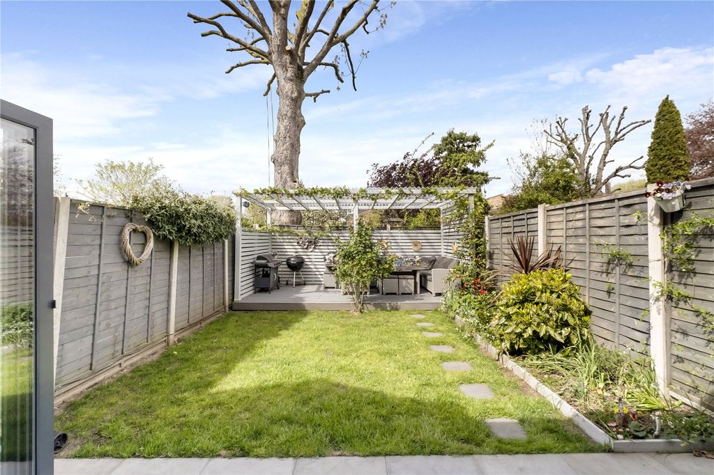 Property photo 3 of 10 Garden