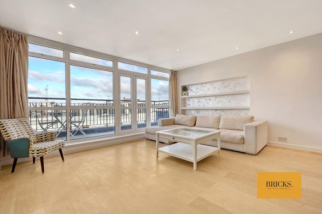 Property photo 2 of 25