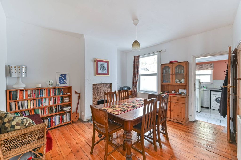 Property photo 2 of 8