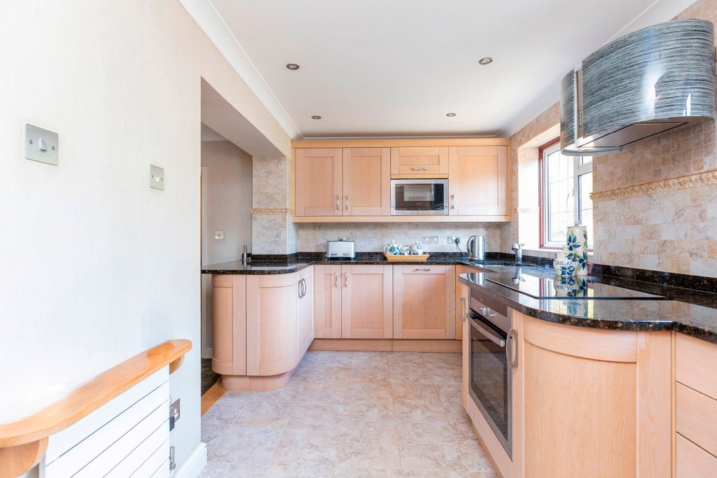 Property photo 3 of 30