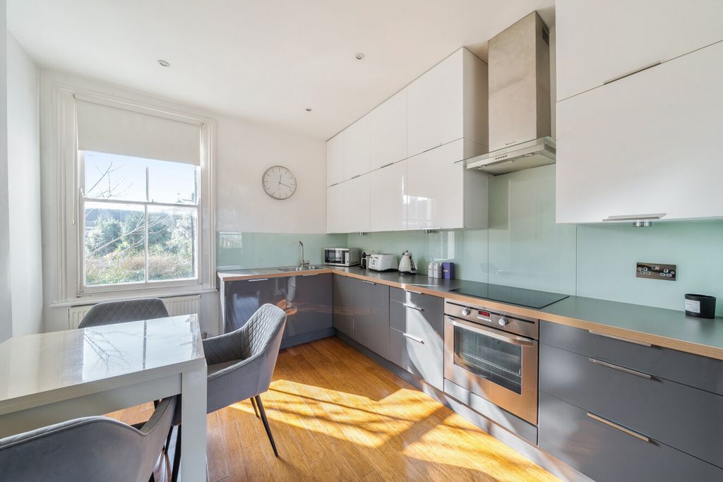 Property photo 3 of 13 1419119-12-699Eee...