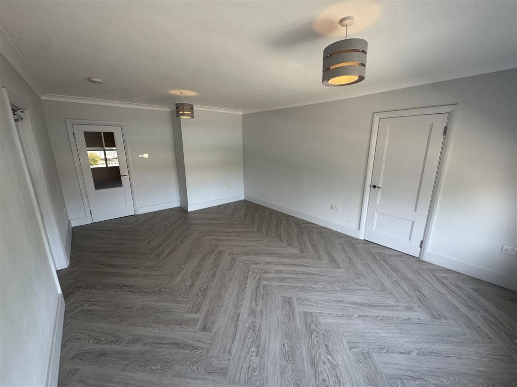 Property photo 2 of 15 Lounge