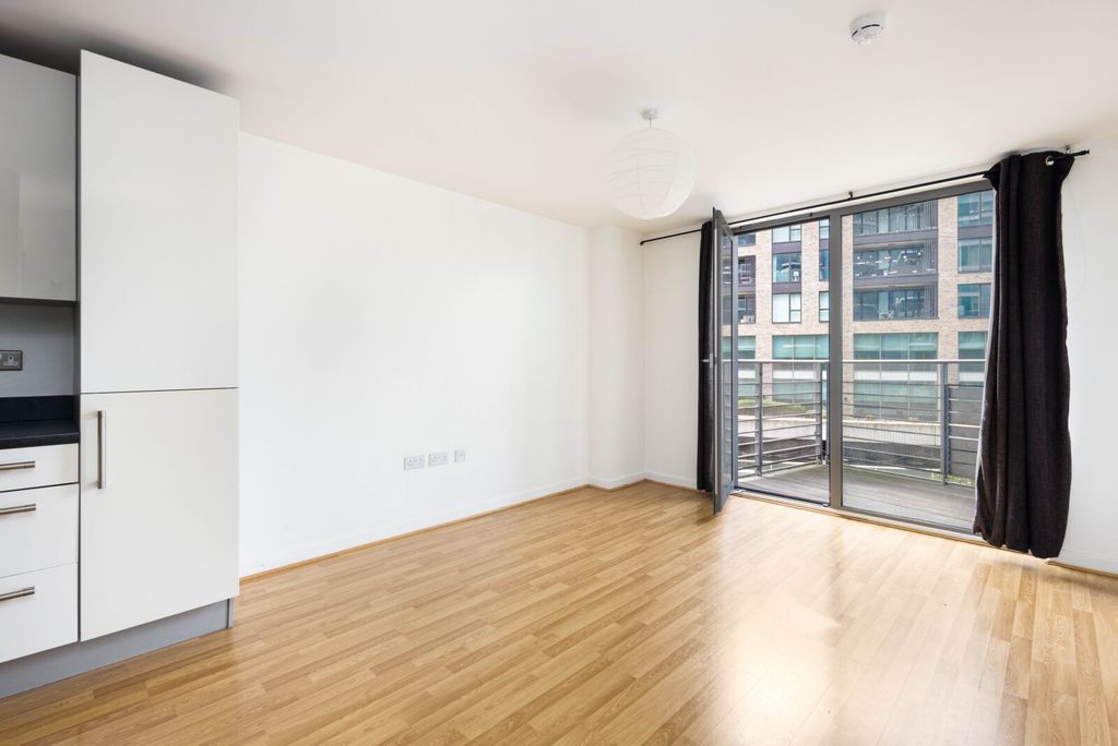 Property photo 2 of 8 Picture No. 12