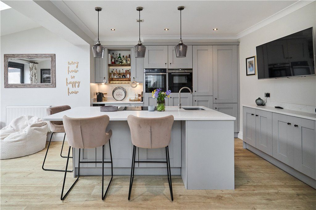 Property photo 3 of 16 Stunning Kitchen