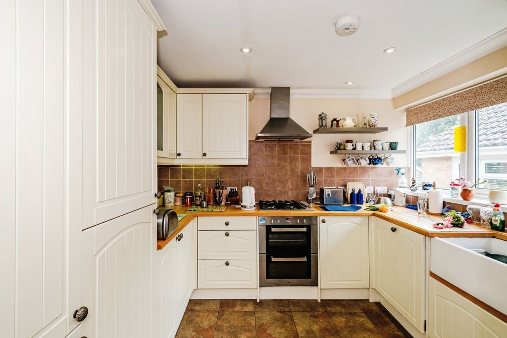 Property photo 2 of 17 Photo