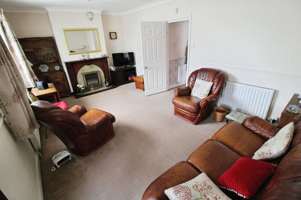 Property photo 2 of 14 Living Room