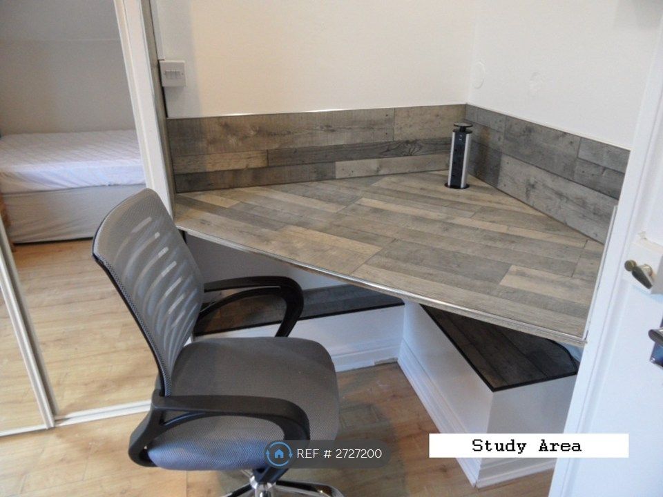 Property photo 2 of 10 Great Study Area