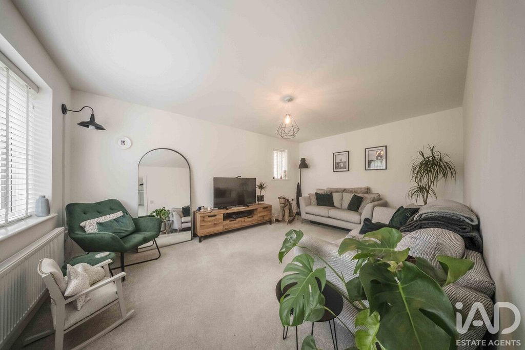 Property photo 2 of 33