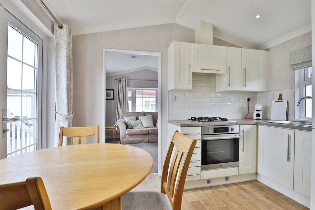 Property photo 3 of 23