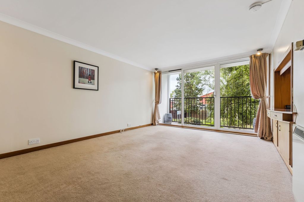 Property photo 2 of 23