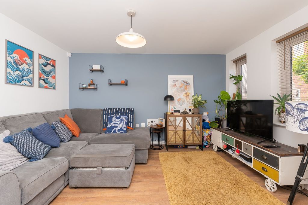 Property photo 2 of 18