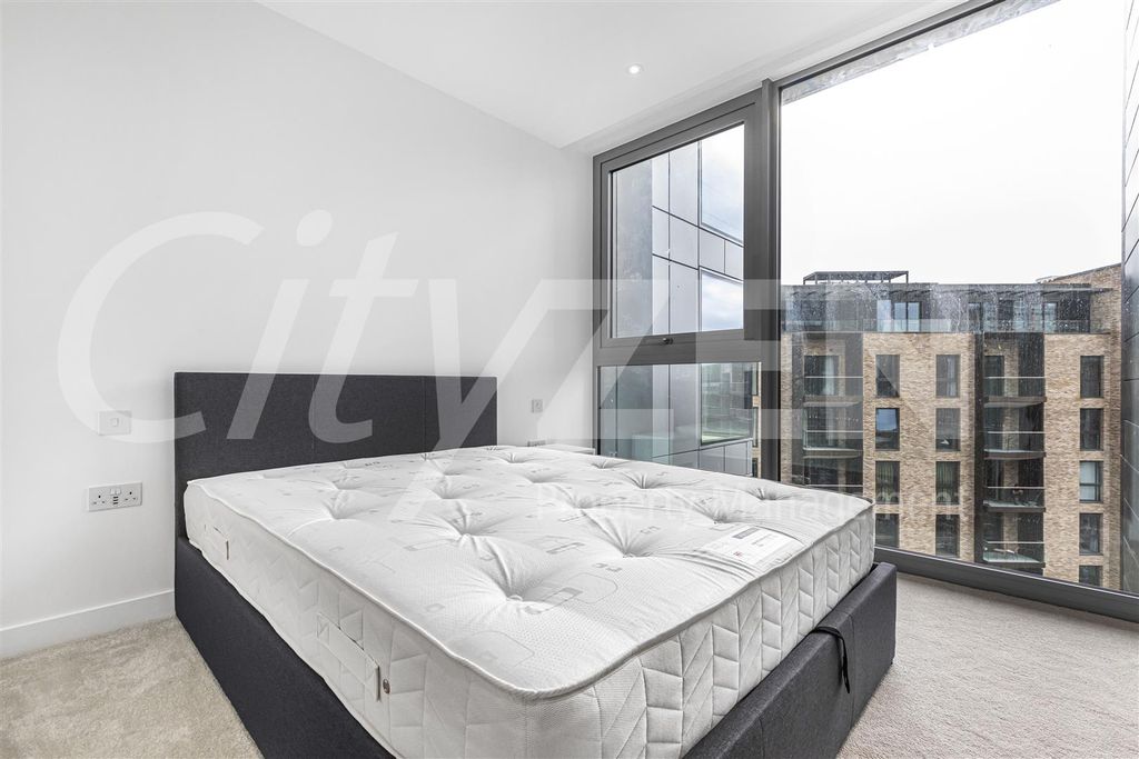 Property photo 3 of 17 Bedroom