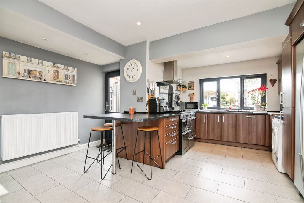 Property photo 3 of 22