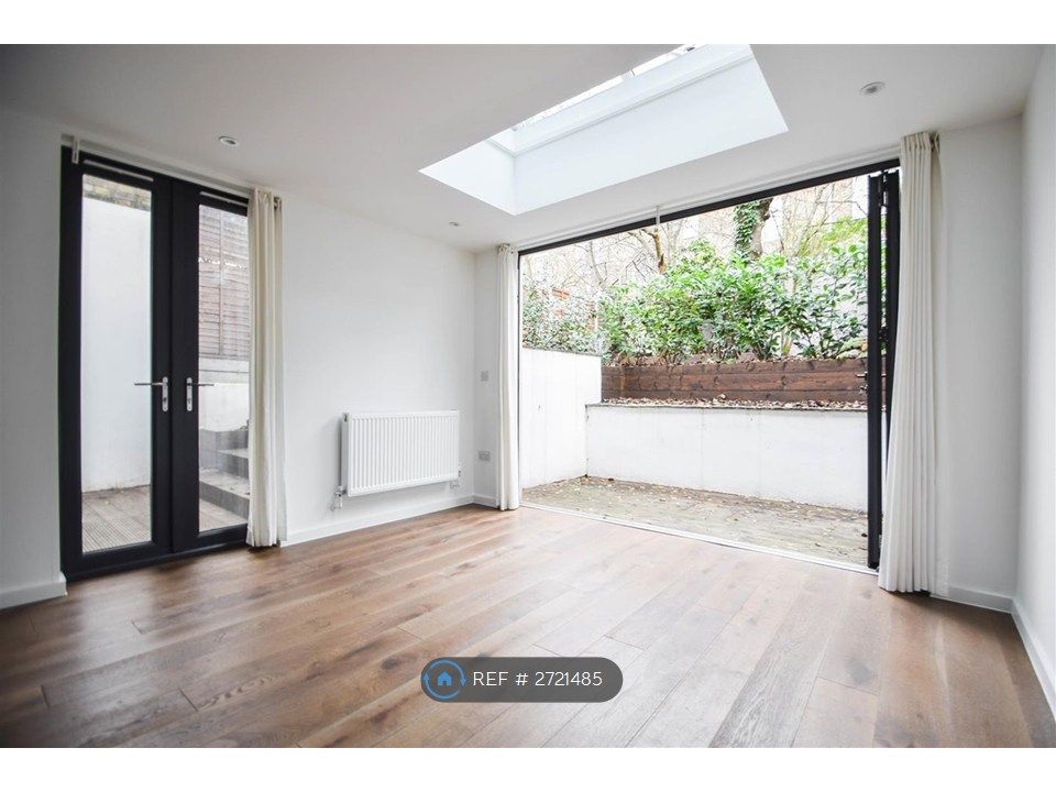 Property photo 3 of 15 Lounge