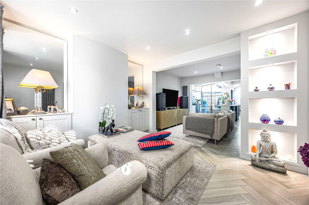 Property photo 3 of 23 Picture No. 02