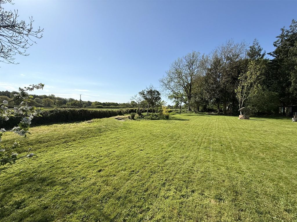 Property photo 2 of 19 Gardens