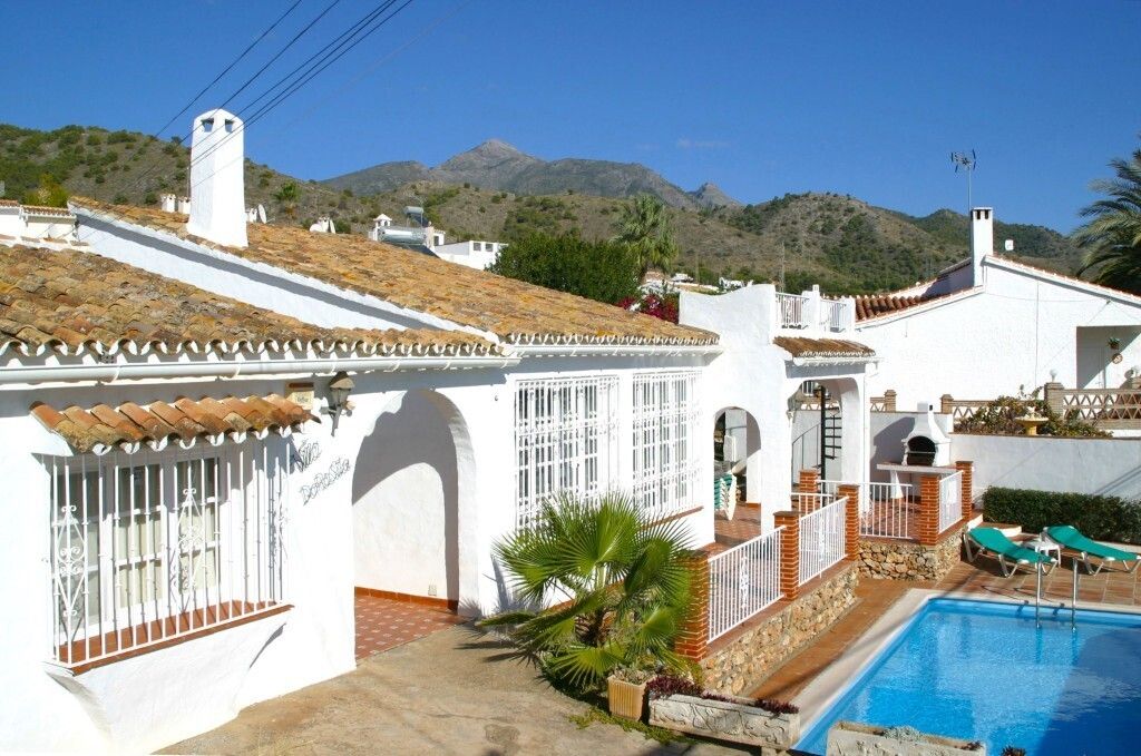 Property photo 1 of 10 Villa Pool