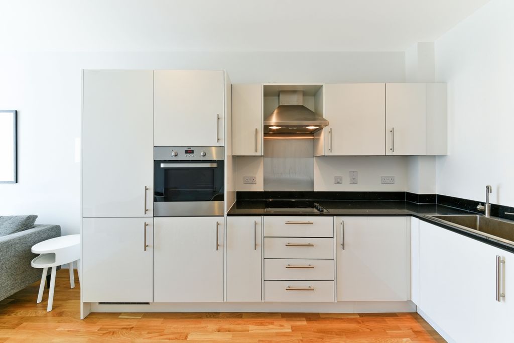 Property photo 3 of 7 Kitchen