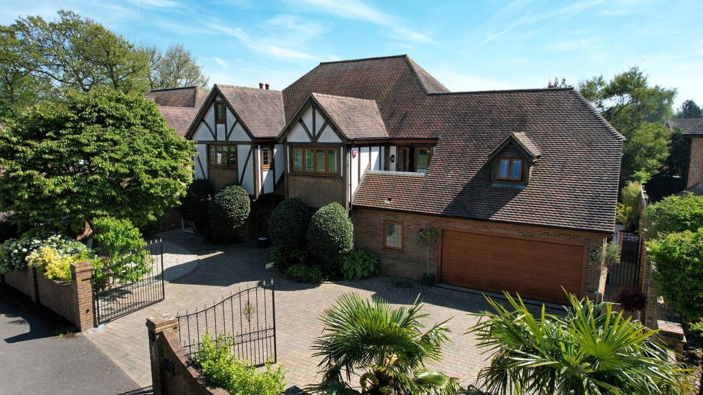 Property photo 1 of 32