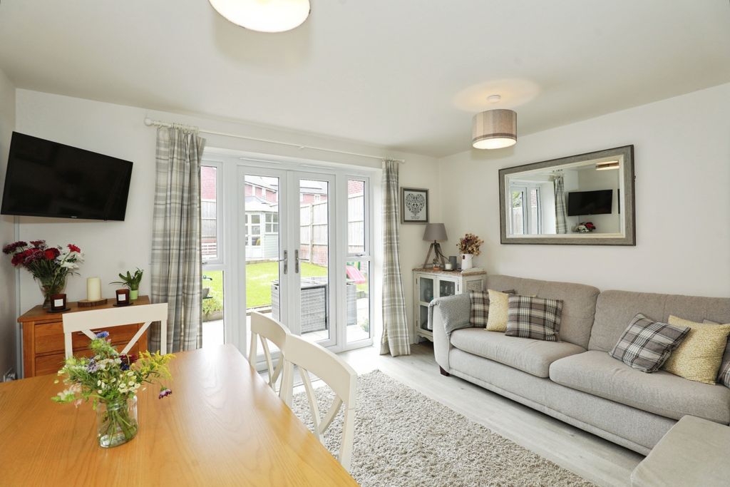 Property photo 1 of 20 Living Kitchen Diner