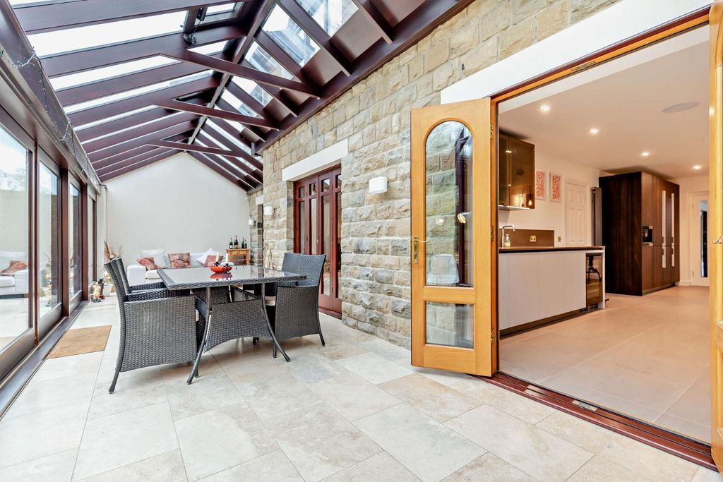 Property photo 3 of 23 8550021-Interior14-800.Jpg