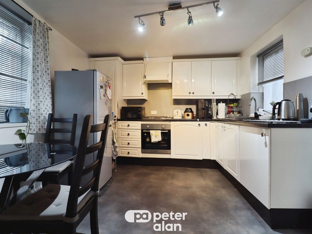 Property photo 3 of 25