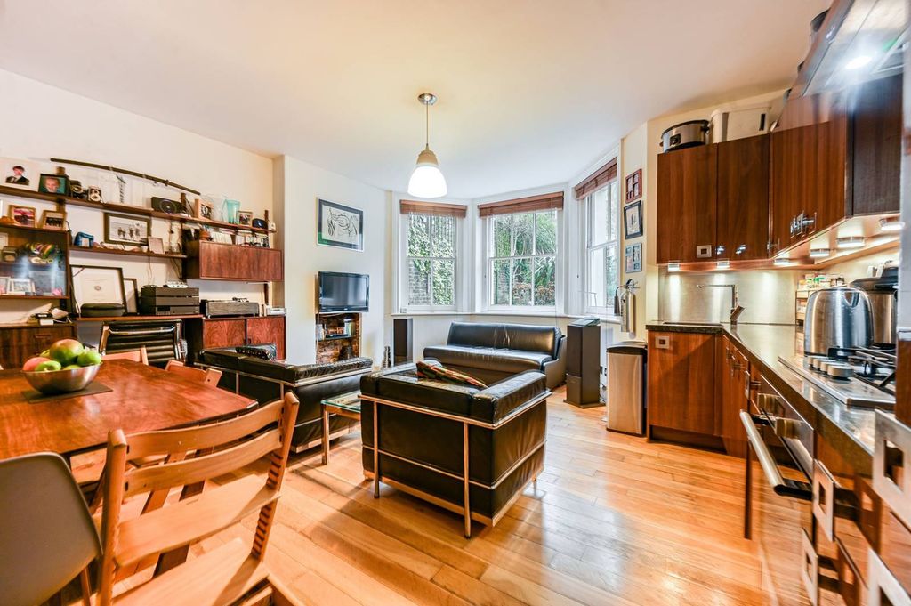 Property photo 2 of 17