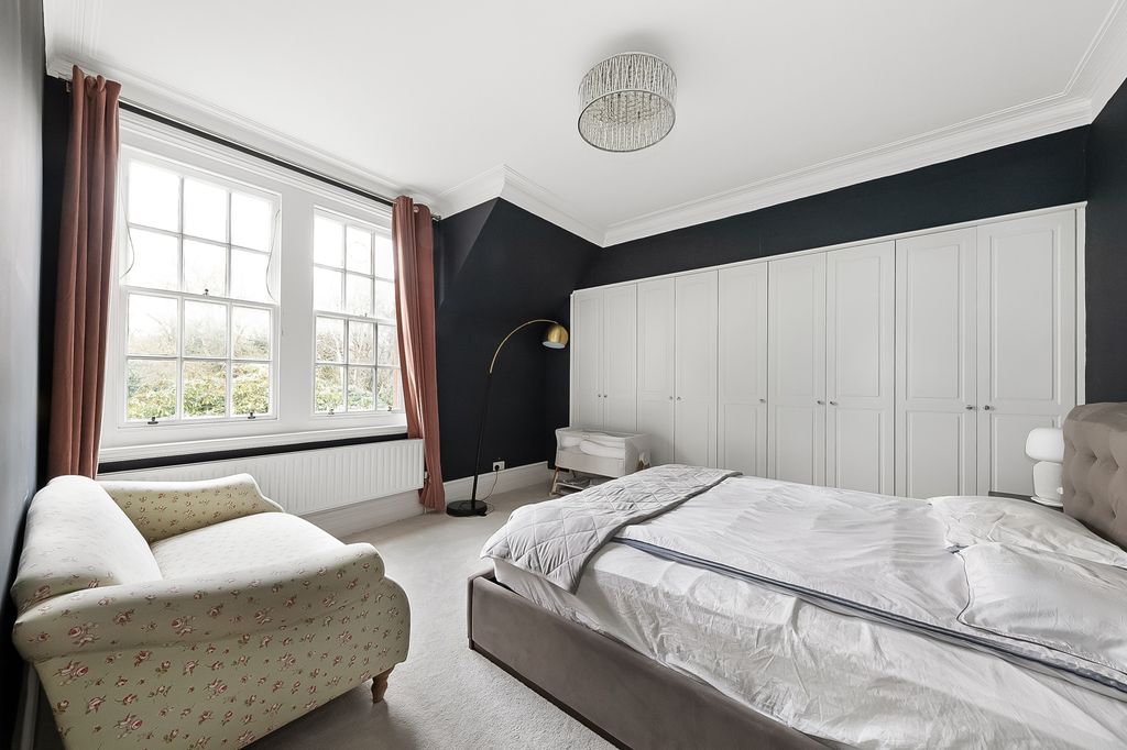 Additional image 6 of 3 bed flat for saleBroadway, Oxted RH8