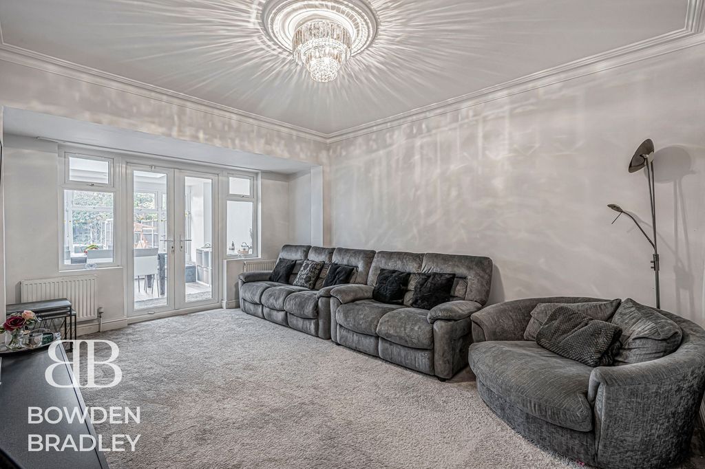 Property photo 3 of 31