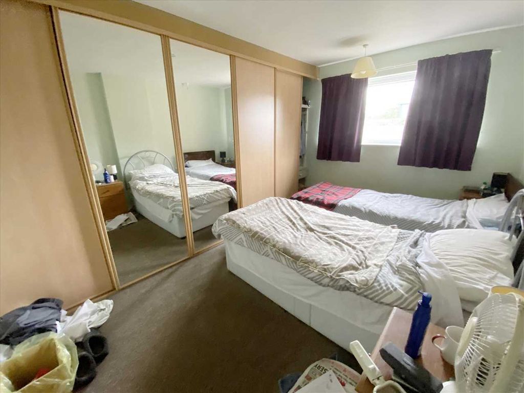 Property photo 3 of 6 Bedroom 1: