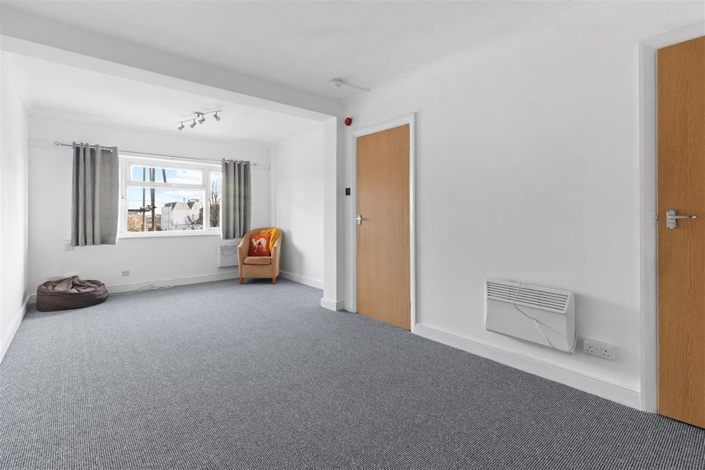 Property photo 3 of 10 Studio Room