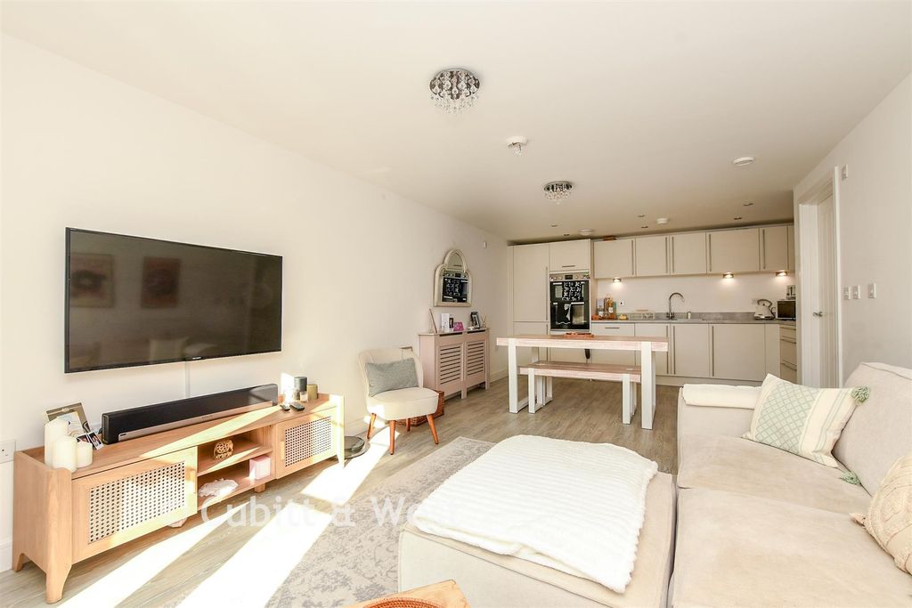 Property photo 3 of 14 Lounge/Kitchen