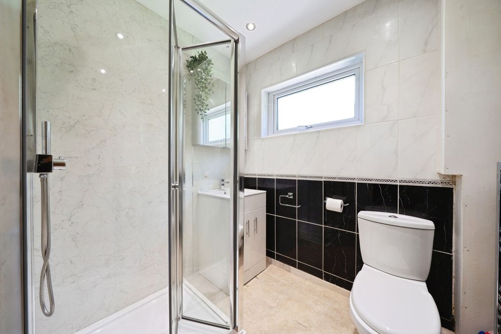Property photo 3 of 11 Shower Room