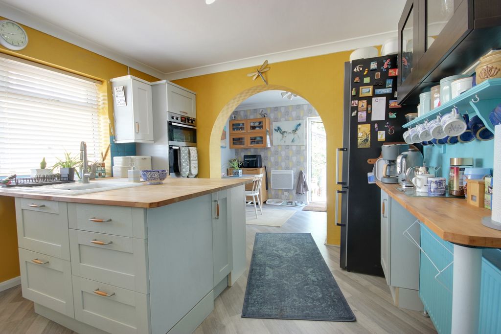 Property photo 3 of 24 1 Kit Din A