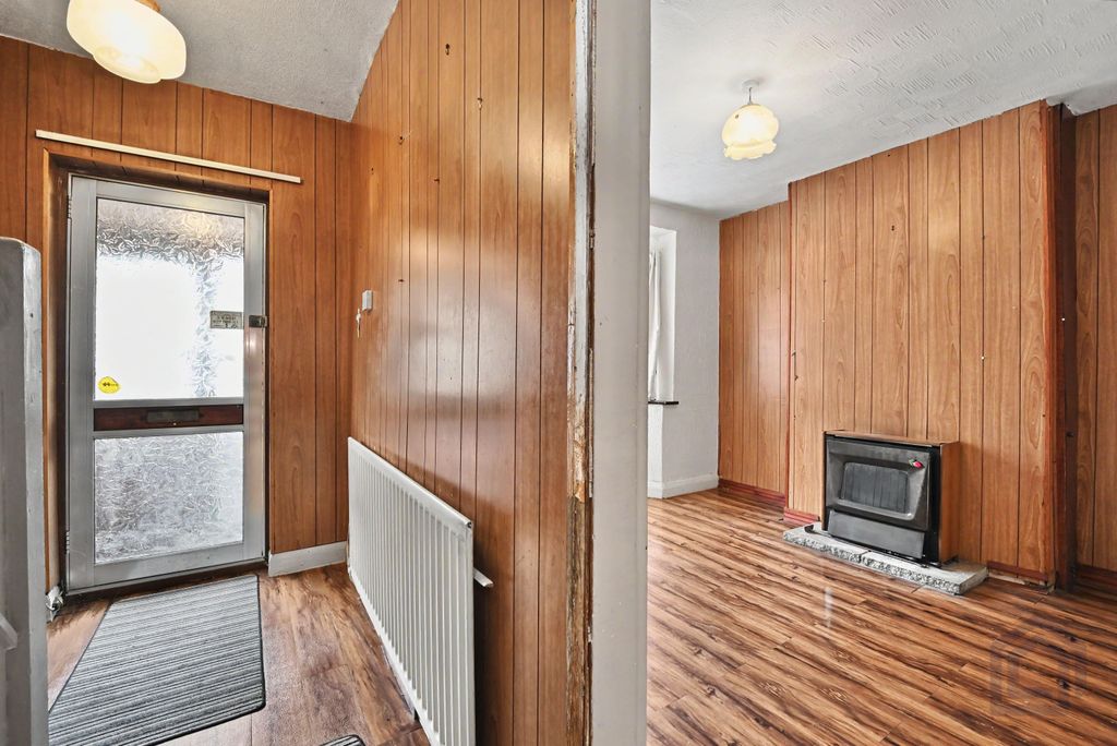 Property photo 2 of 23