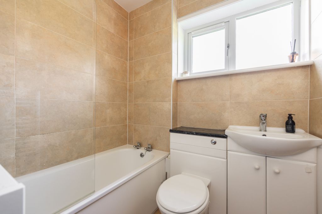 Additional image 11 of 2 bed flat for sale40/2 West Craigs Crescent, Edinburgh EH12