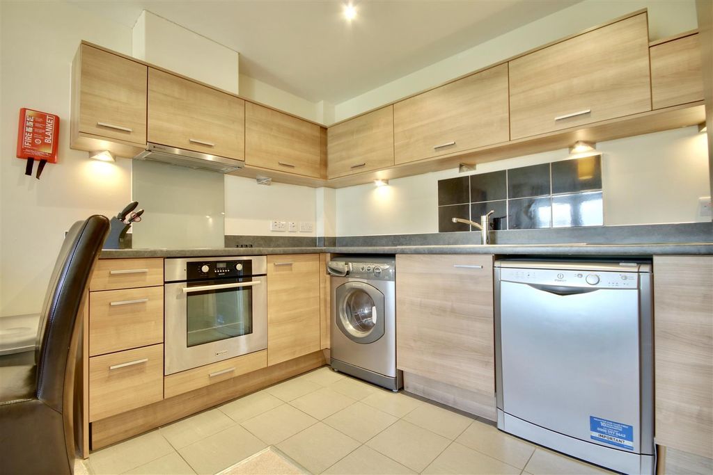 Property photo 1 of 9 925CC6Fc-D11C-41C3-9D8C-44951A32D738_1_201_A.Jpeg