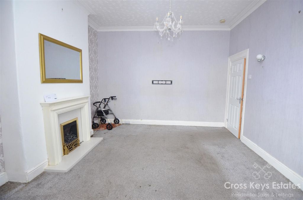 Property photo 3 of 23 Sitting Room