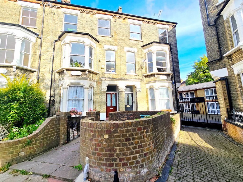 Property photo 2 of 8